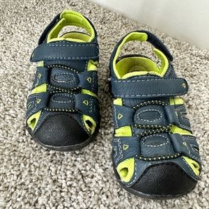 Size 5 boy Oshkosh sandal
